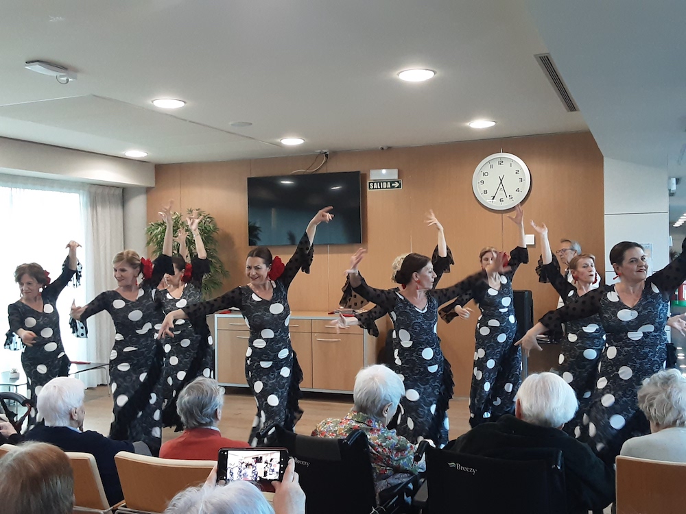 sevillanas residencia tercera edad pamplona 1 - Volantes de alegría: El centro se viste de gala por sevillanas