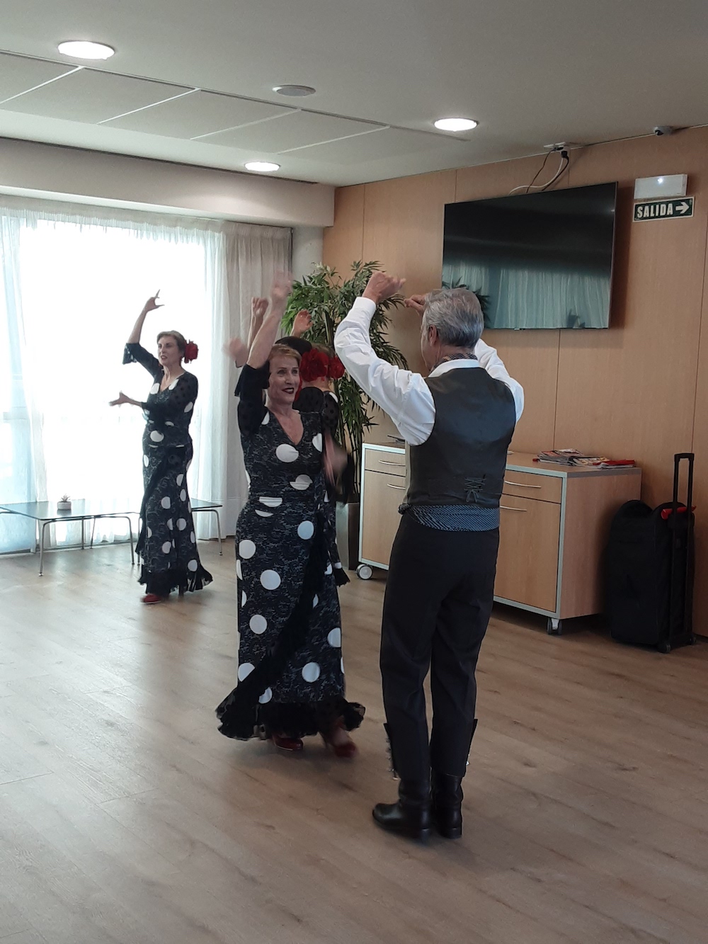 sevillanas residencia tercera edad pamplona 3 - Volantes de alegría: El centro se viste de gala por sevillanas