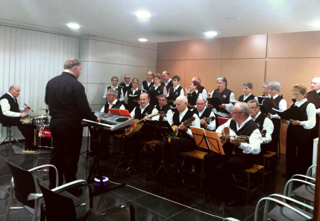 Coral San Jorge - Rondalla y Coro de San Jorge amenizan la tarde en Residencia Beloso Alto