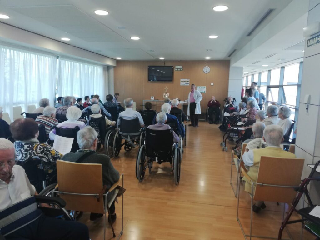 PHOTO 2019 06 18 12 39 30 - La efigie de San Miguel de Aralar visita nuestra residencia