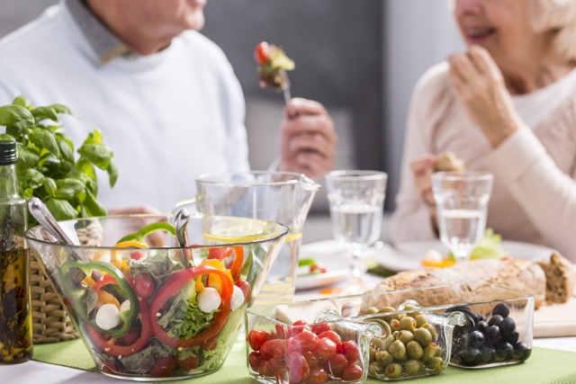 iStock 595140538 - Alimentación en la tercera edad