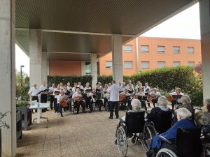 20250702 113302 - La Coral Yoar llena de música y emoción el Programa de Verano de Residencia Beloso Alto