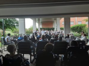 20250702 113319 - La Coral Yoar llena de música y emoción el Programa de Verano de Residencia Beloso Alto