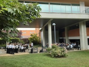 20250702 113440 - La Coral Yoar llena de música y emoción el Programa de Verano de Residencia Beloso Alto