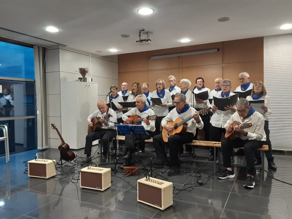 coral de zizur - Gracias por volver a llenar de música nuestro centro 