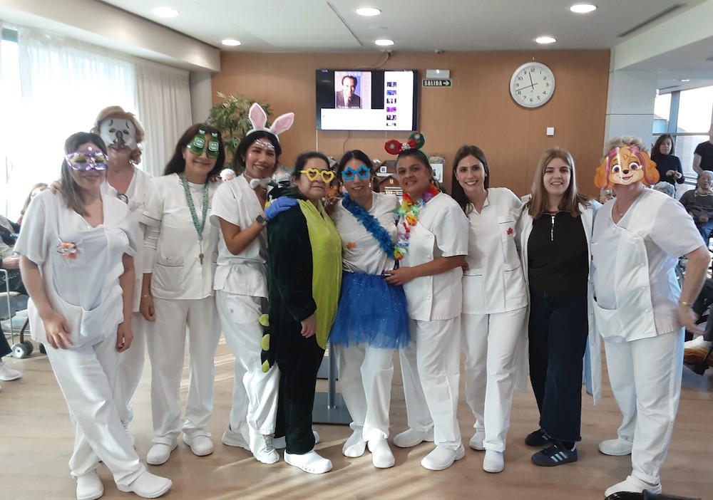 Alegría y Unión: El Centro se viste de gala para su Gran Fiesta de Cotillón 1 - Residencia Beloso Alto - Pamplona fiesta ano nuevo residencia 1 - Alegría y Unión: El Centro se viste de gala para su Gran Fiesta de Cotillón